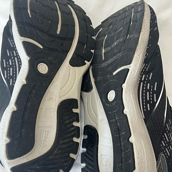 Brooks Black and White Athletic Footwear Size 8.5 Running Shoes - Picture 4 of 4